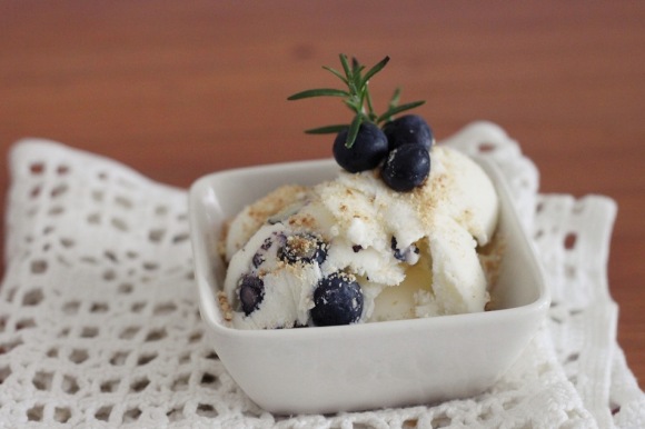 Helado-de-Yogur-Griego-y-Ar%C3%A1ndanos-