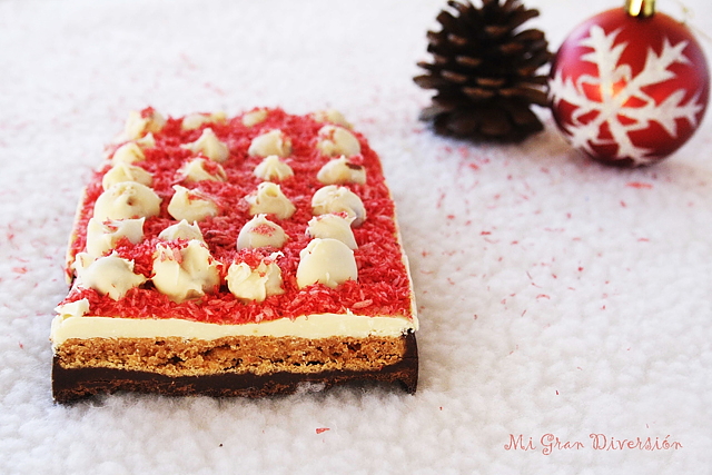 Turrón Rojo de Galleta Chocolates y Avellanas por Mi Gran Diversión