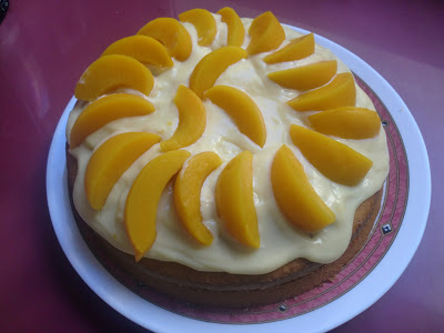 Tarta de Crema y Melocotones por Mcelia