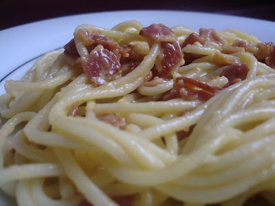 Espaguetis Carbonara con Huevo por Mcelia