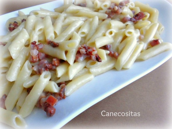 Macarrones Expres al Roquefort con Crujiente de Bacon