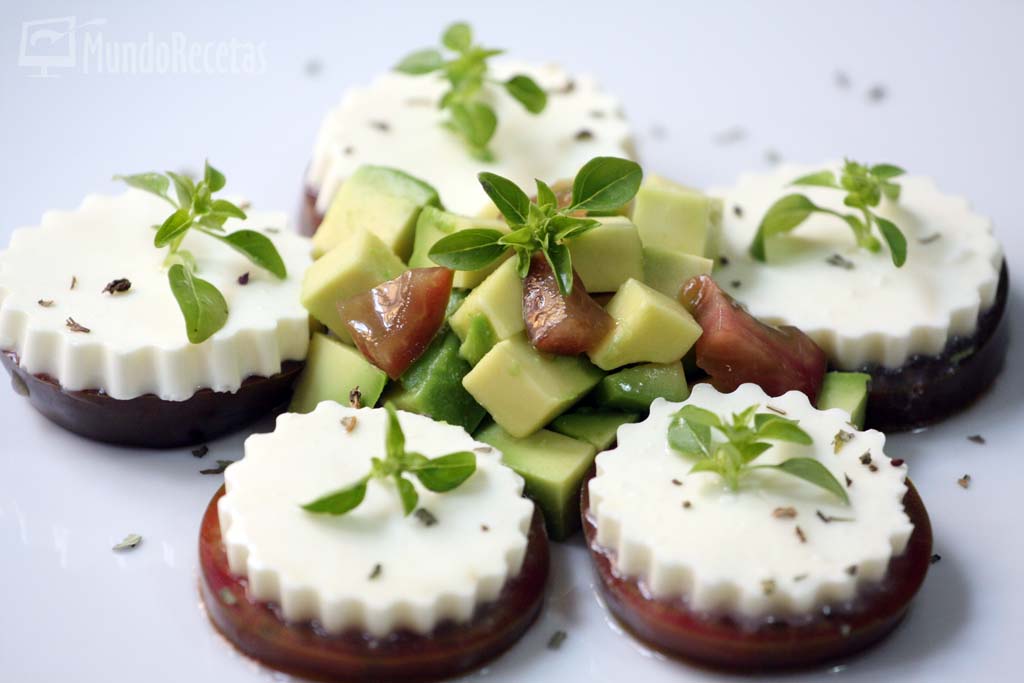 tomate queso fresco y aguacate