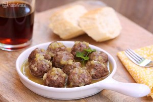 Albóndigas en salsa verde de cebolla