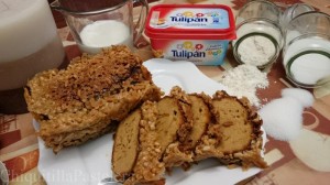 Bizcocho De Margarina Tulipán Con Cubierta De Almendras Y Piñones