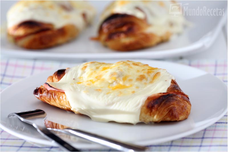 croasants bechamel