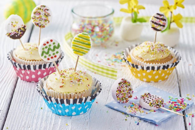 1 Lollipop cupcakes2