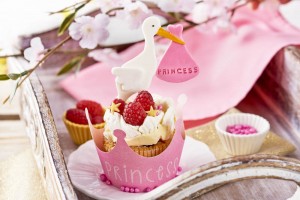 Cupcakes ¡Es una niña! de frambuesa y chocolate blanco
