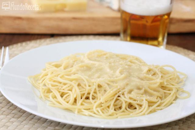 Espaguetis a los cuatro quesos en Thermomix TM5