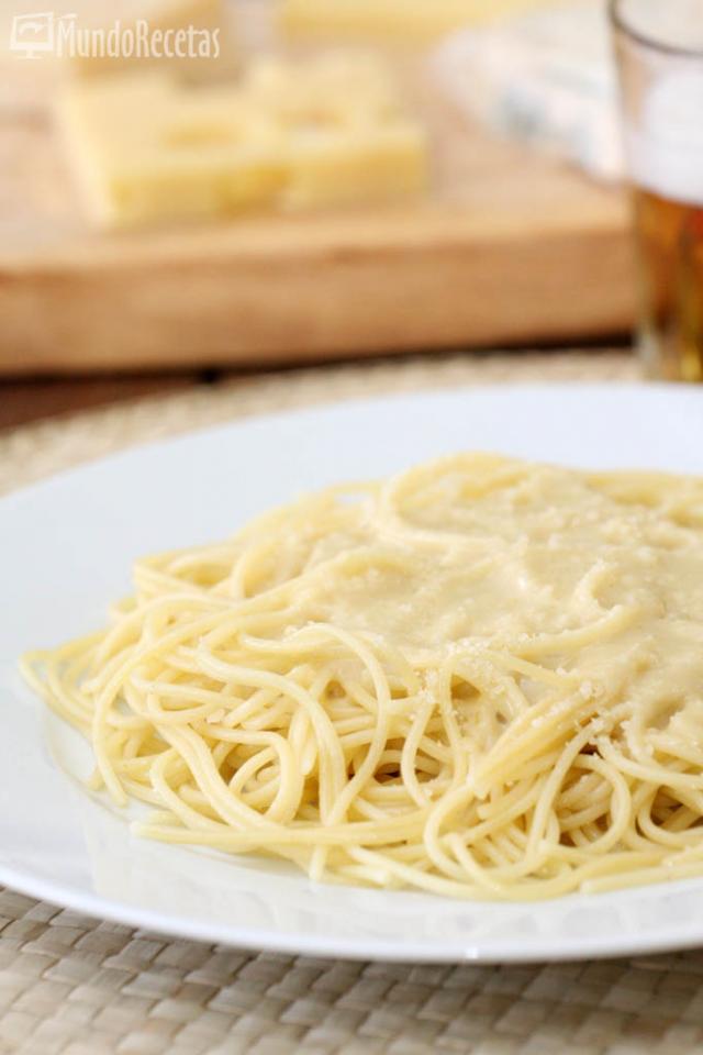 Espaguetis a los cuatro quesos en Thermomix TM5