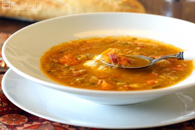Sopa de verduras y jamón con huevo poché en Thermomix TM5