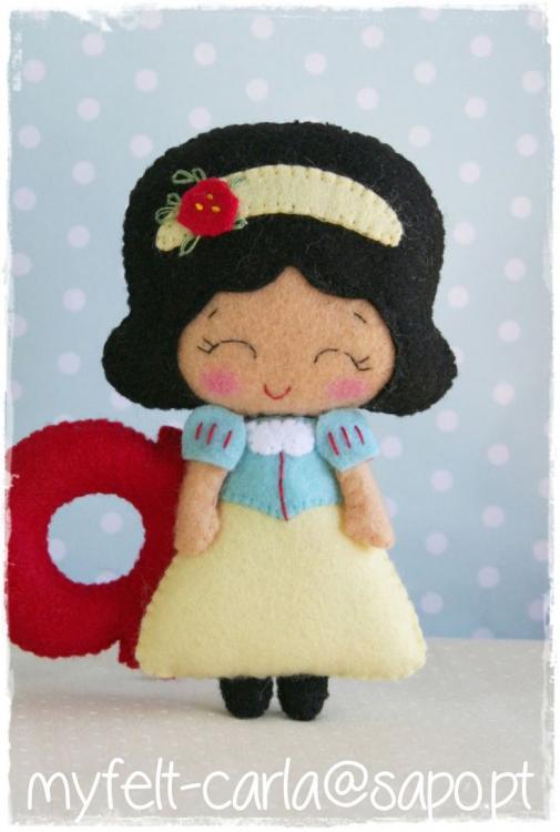 manualidades-broche-muñeca-fieltro-blancanieves.jpg