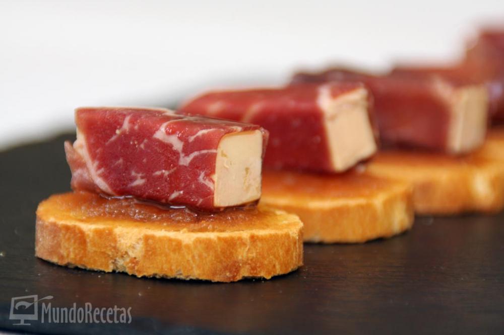 567a95536b3f2_canapedefoieycecina.thumb.