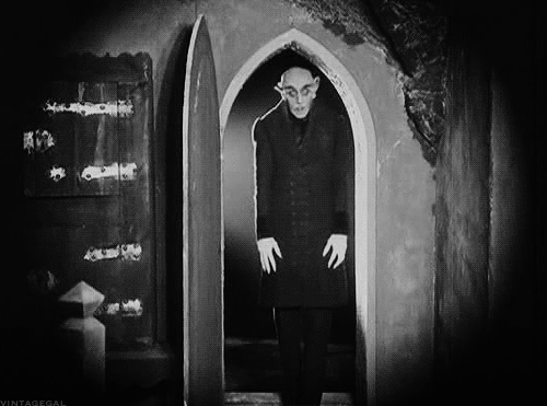 nosferatu.thumb.gif.49616e58c6abaff83fb0