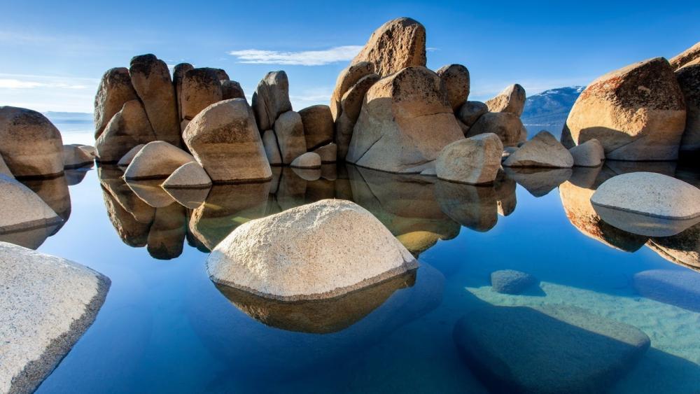 beautiful-rocks-on-a-lake-shore.thumb.jp