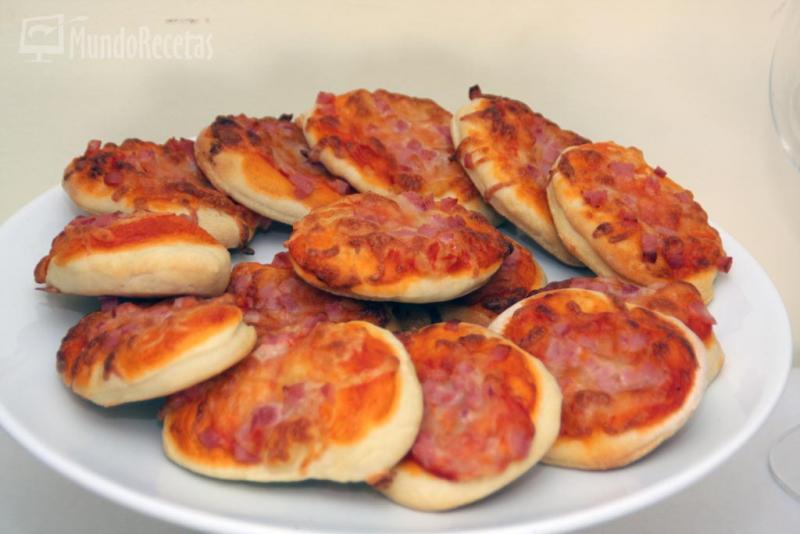 mini pizzas.jpg