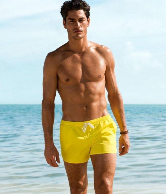 tendencias-banadores-hombre-verano-2013-h-y-m-corto-amarillo.jpg