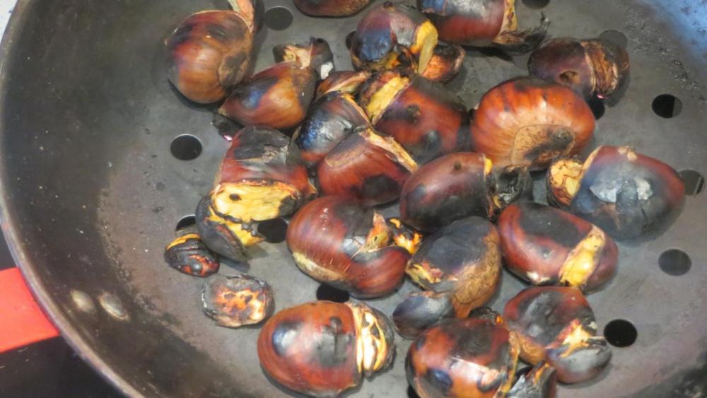 castañas-en-la-sartén-especial-para-asar-castañas.jpg
