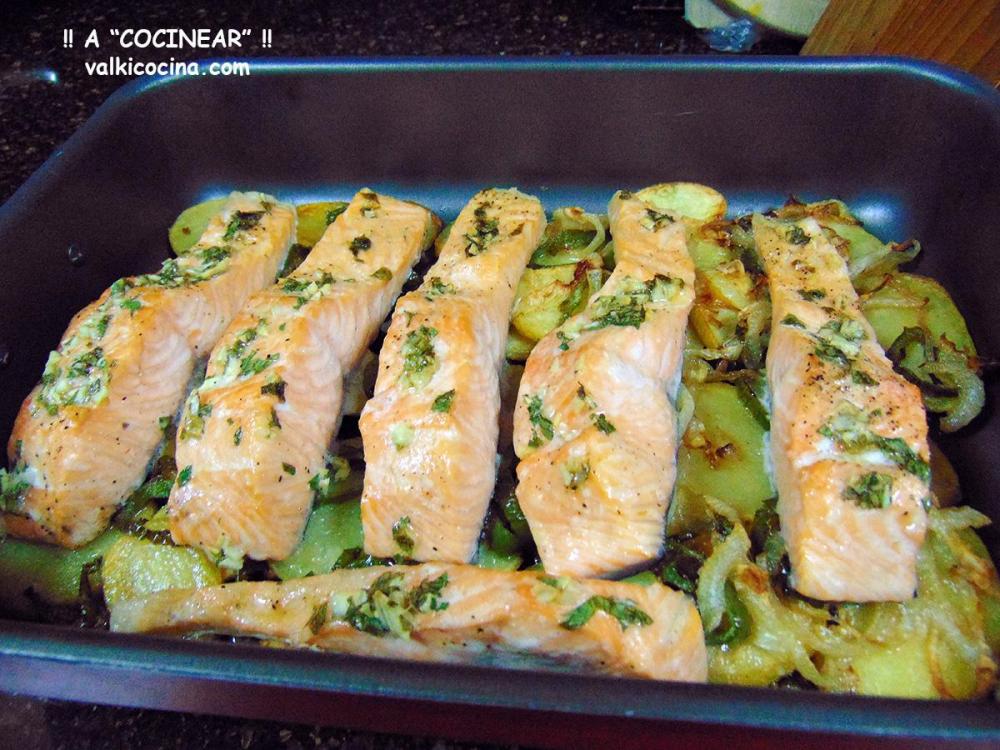 59a43f0572244_salmn-horno-patatas-panadera7.thumb.jpg.eeacb440aa841a9e763985f2252a8bee.jpg