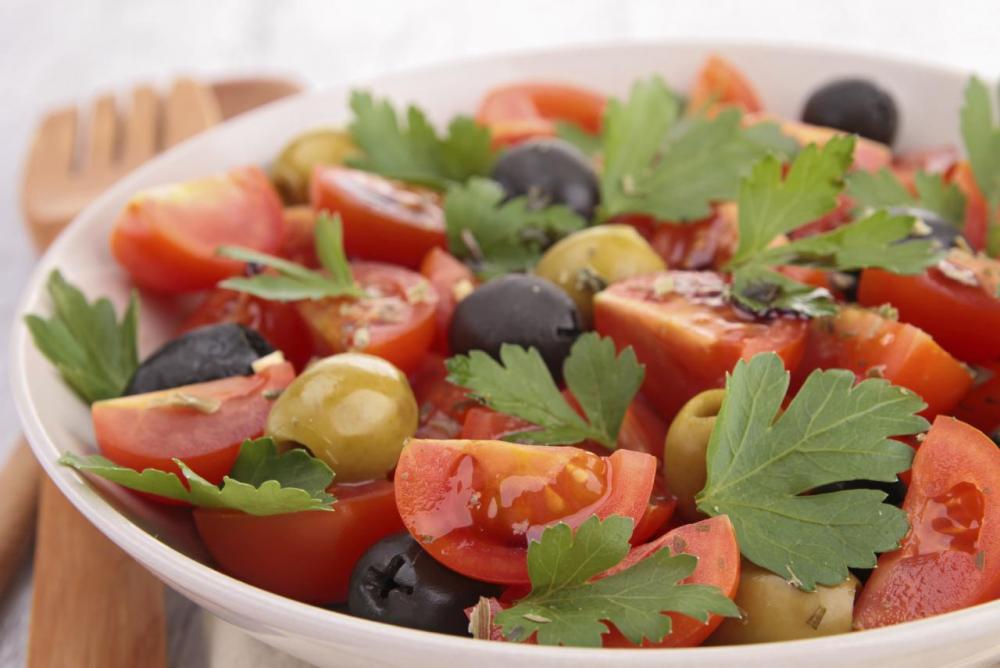 ensalada-tomate-ajo-aceitunas.thumb.jpg.4219475b9ea91b40627443283346f6e8.jpg