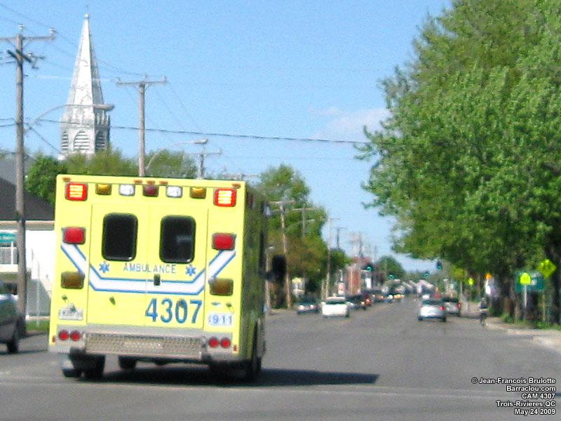 ambulance_cam4307_2.jpg.d1d3a4722dcbb2e622ae59fb49ad843d.jpg