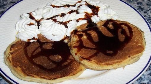 tortitas-con-nata-postre-espana.jpg.815f9cb26488c4cae2d33ffe083ab620.jpg