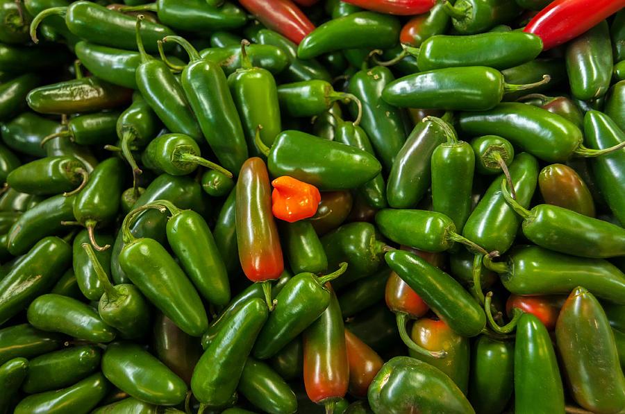 delicious-green-jalapenos-jess-kraft.jpg.1bf8f3721277874763ea6ba631504ffa.jpg