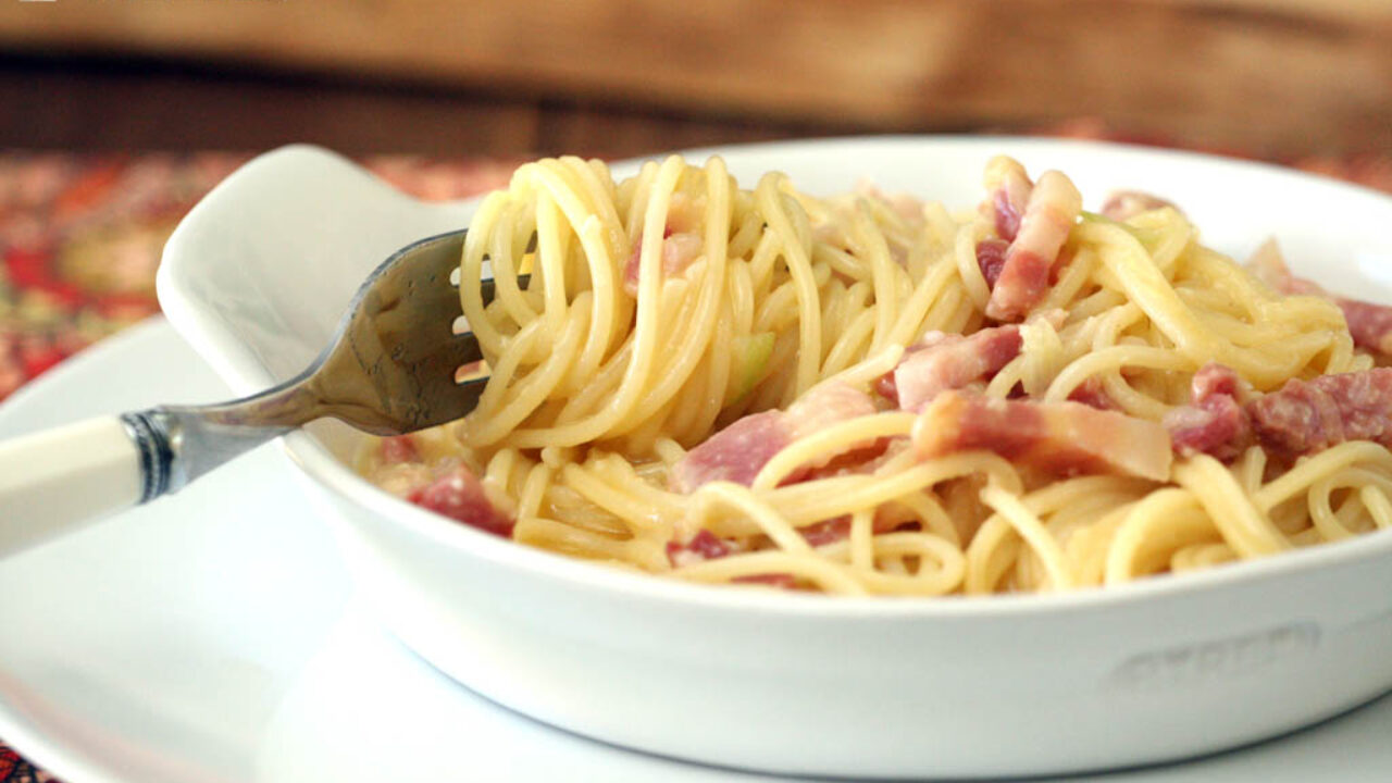 Espaguetis a la Carbonara receta tradicional con Thermomix