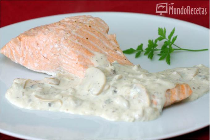 salmon al vapor con salsa champiñones