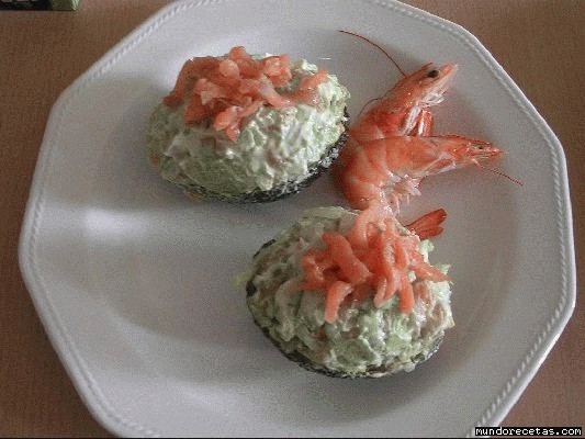 Receta de Aguacates rellenos de salmon Receta de Aguacates rellenos de salmon