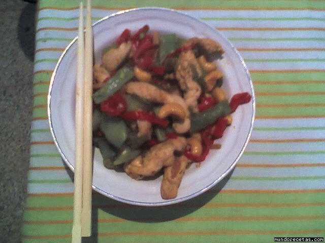 Receta de SALTEADO DE POLLO CON VERDURAS, JENGIBRE Y ANACARDOS Receta de SALTEADO DE POLLO CON VERDURAS, JENGIBRE Y ANACARDOS