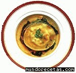 Receta de Ravioli de hígado de pato y queso fresco, sobre espinacas con piñones y consomé de tomate al cilantro Receta de Ravioli de hígado de pato y queso fresco, sobre espinacas con piñones y consomé de tomate al cilantro