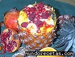 Receta de Piña rellena de frutas tropicales al licor de moras Receta de Piña rellena de frutas tropicales al licor de moras
