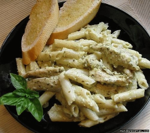 Receta de Pollo y Penne al Pesto Receta de Pollo y Penne al Pesto