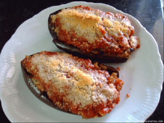 Receta de Berenjenas rellenas de pechuga de pollo y albahaca Receta de Berenjenas rellenas de pechuga de pollo y albahaca