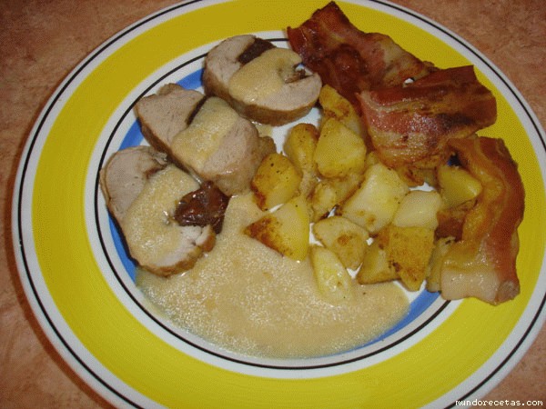 Receta de Solomillo de cerdo con bacon y datiles. Receta de Solomillo de cerdo con bacon y datiles.
