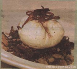 Receta de Huevo escalfado con aceite de trufa, miga de pan y crujiente de cencia de León Receta de Huevo escalfado con aceite de trufa, miga de pan y crujiente de cencia de León