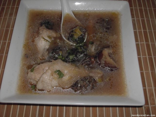 Receta de SOPA VIETNAMITA CON FIDEOS DE SOJA Receta de SOPA VIETNAMITA CON FIDEOS DE SOJA