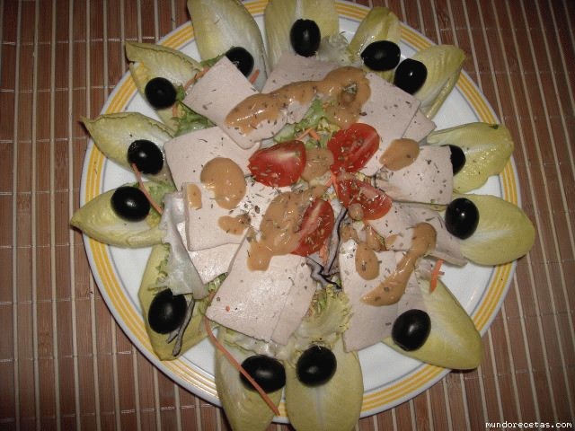 Receta de Ensalada aromática de endibias con tofú ahumado Receta de Ensalada aromática de endibias con tofú ahumado
