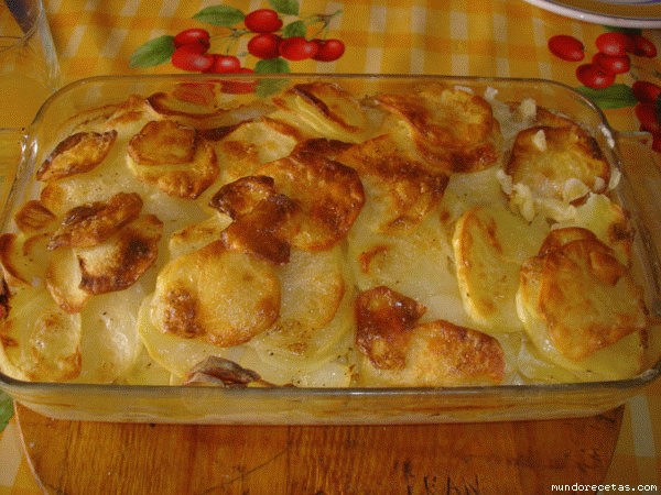 Receta de Patatas gratinadas con nata. Receta de Patatas gratinadas con nata.