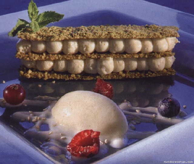 Receta de Crujiente de pistachos, turrón y helado de pera Receta de Crujiente de pistachos, turrón y helado de pera
