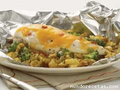 Receta de Paquetitos de pollo con brócoli envueltos en papel de aluminio Receta de Paquetitos de pollo con brócoli envueltos en papel de aluminio