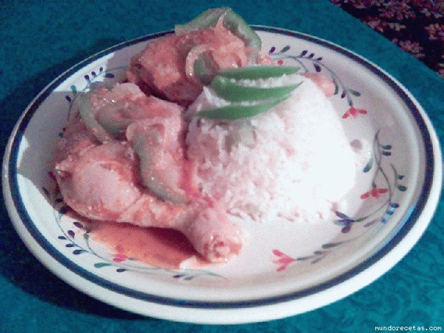 Receta de pollo en salsa a la mexicana acompañado con arroz blanco Receta de pollo en salsa a la mexicana acompañado con arroz blanco