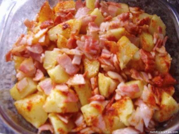 Receta de PATATAS CON PIMIENTON Y BAICON...(microondas) Receta de PATATAS CON PIMIENTON Y BAICON...(microondas)