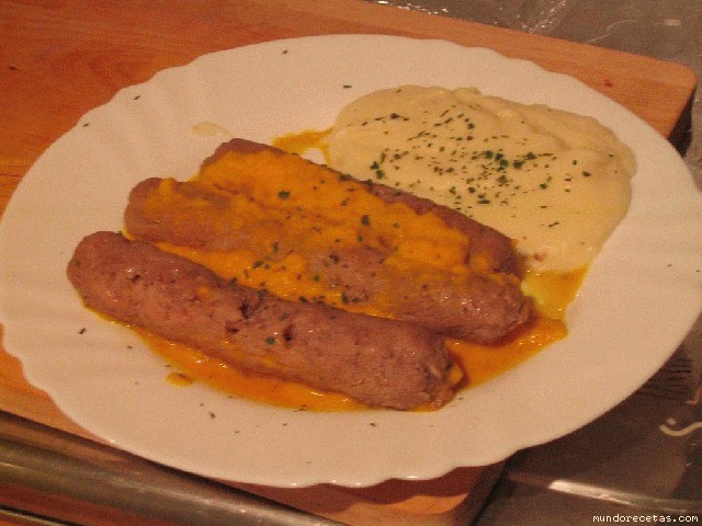 Receta de Salchichas caseras con salsa de zanahoria y pure de patata(TH) Receta de Salchichas caseras con salsa de zanahoria y pure de patata(TH)