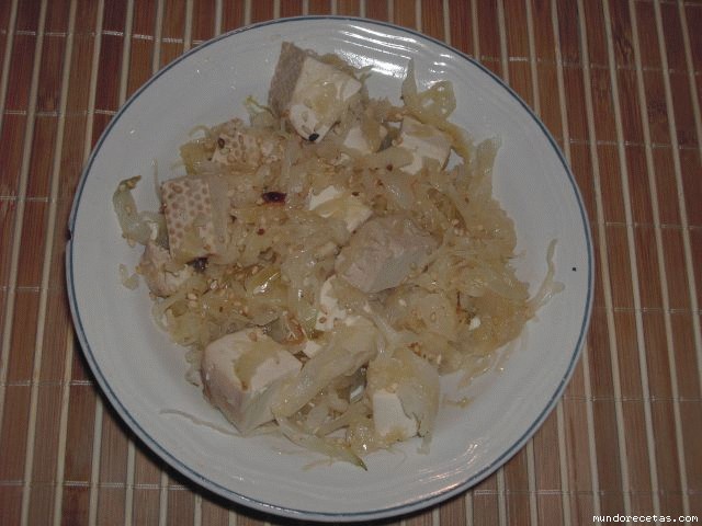 Receta de Salteado de tofu y chucrut Receta de Salteado de tofu y chucrut