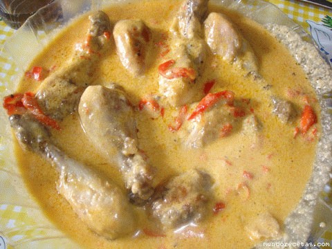 Receta de Pollo en salsa de pimientos rojos y queso azul Receta de Pollo en salsa de pimientos rojos y queso azul