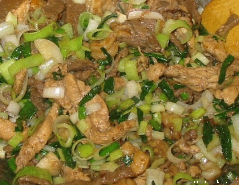 Receta de Salteado de puerros y 3 carnes Receta de Salteado de puerros y 3 carnes
