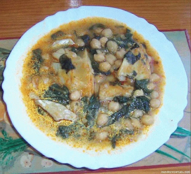 Receta de potaje de garbanzos con bacalao y espinacas Receta de potaje de garbanzos con bacalao y espinacas