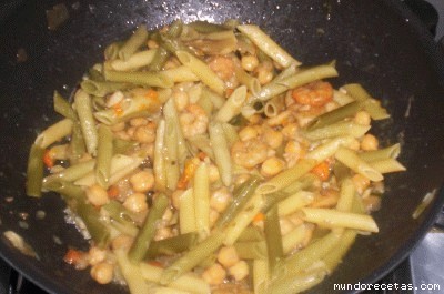 Receta de MACARRONES CON GARBANZOS Y GAMBAS Receta de MACARRONES CON GARBANZOS Y GAMBAS
