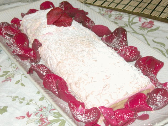Receta de BRAZO DE GITANO DE MERENGUE , CREMA Y FRESAS Receta de BRAZO DE GITANO DE MERENGUE , CREMA Y FRESAS